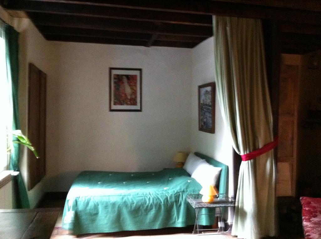 La Rolandiere Faverges-de-la-Tour Zimmer foto