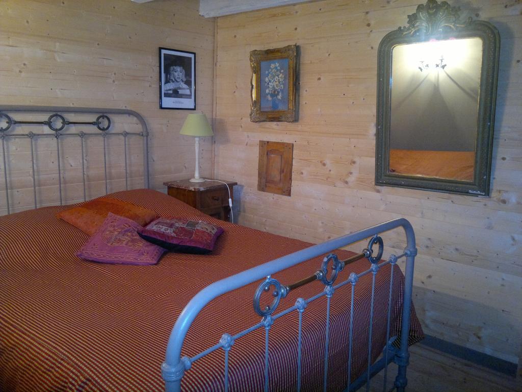 La Rolandiere Faverges-de-la-Tour Zimmer foto
